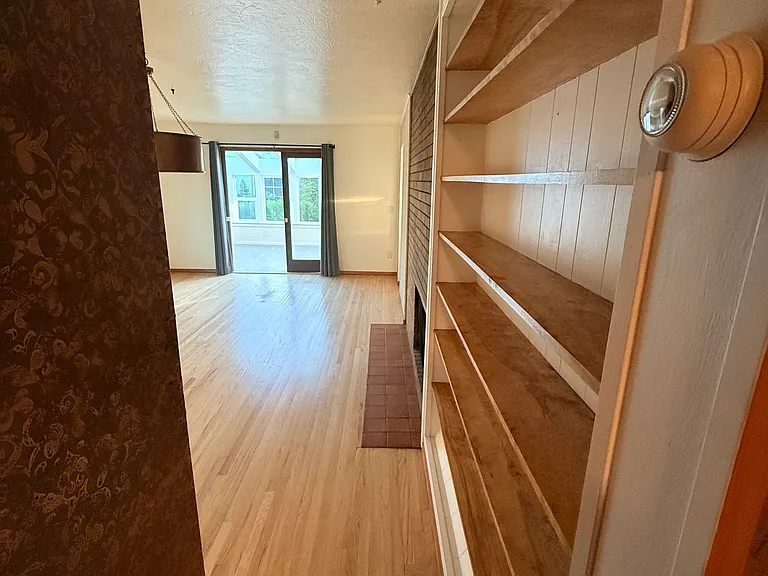 2540 Lord Baranof Dr — Photo 9