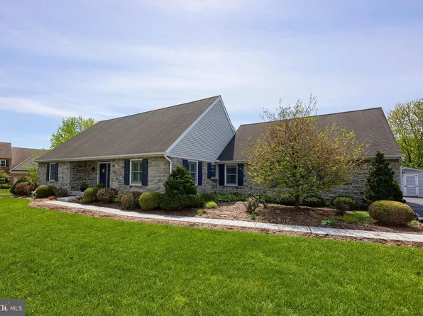 320 Highland Rd, Hershey, PA 17033