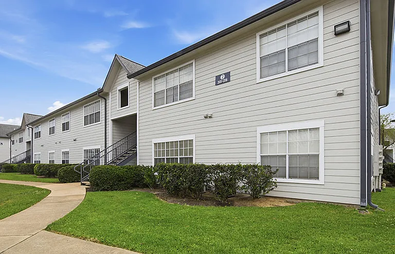 Willow Lake Apartments — Photo 27
