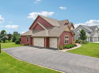 W77N380 Prairie View Rd, Cedarburg, WI 53012