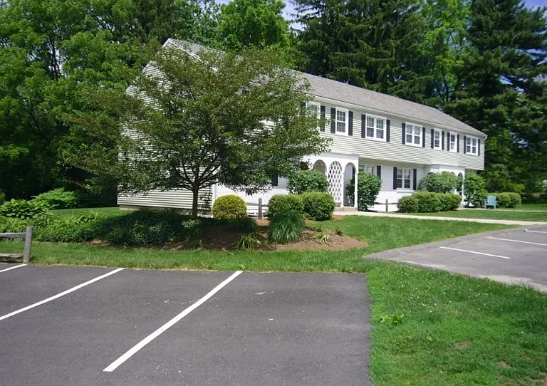 28 Hobart Ln #28 — Photo 5