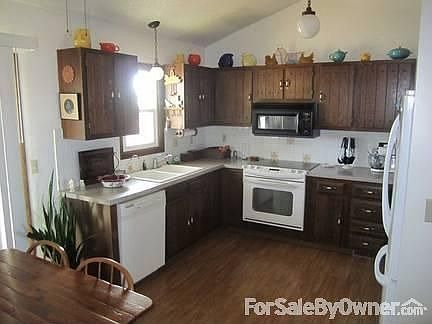 3rd image of 1327 N Day St