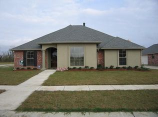 222 Laurel Oak Dr, Saint Rose, LA 70087