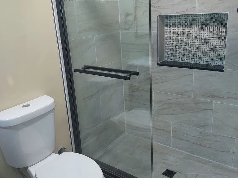 1floor bathroom