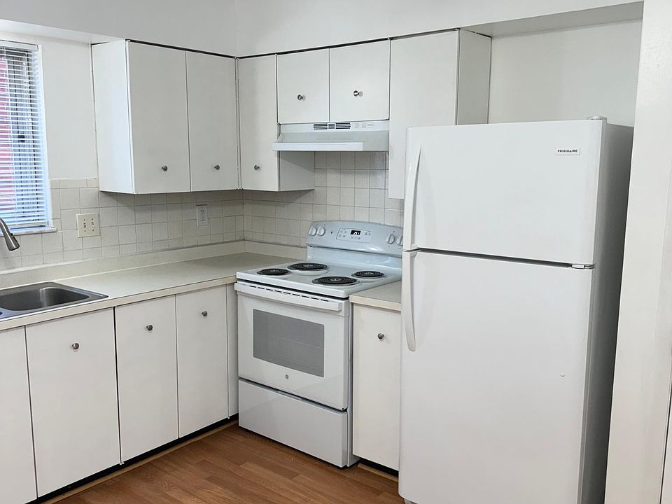 Kitchen brand new appliances