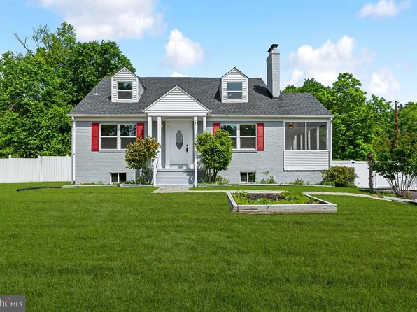 2416 Sherwood Hall Ln, Alexandria, VA 22306