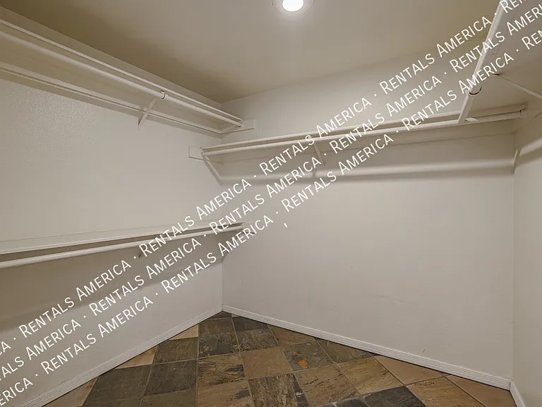 2160 S Catarina — Photo 23