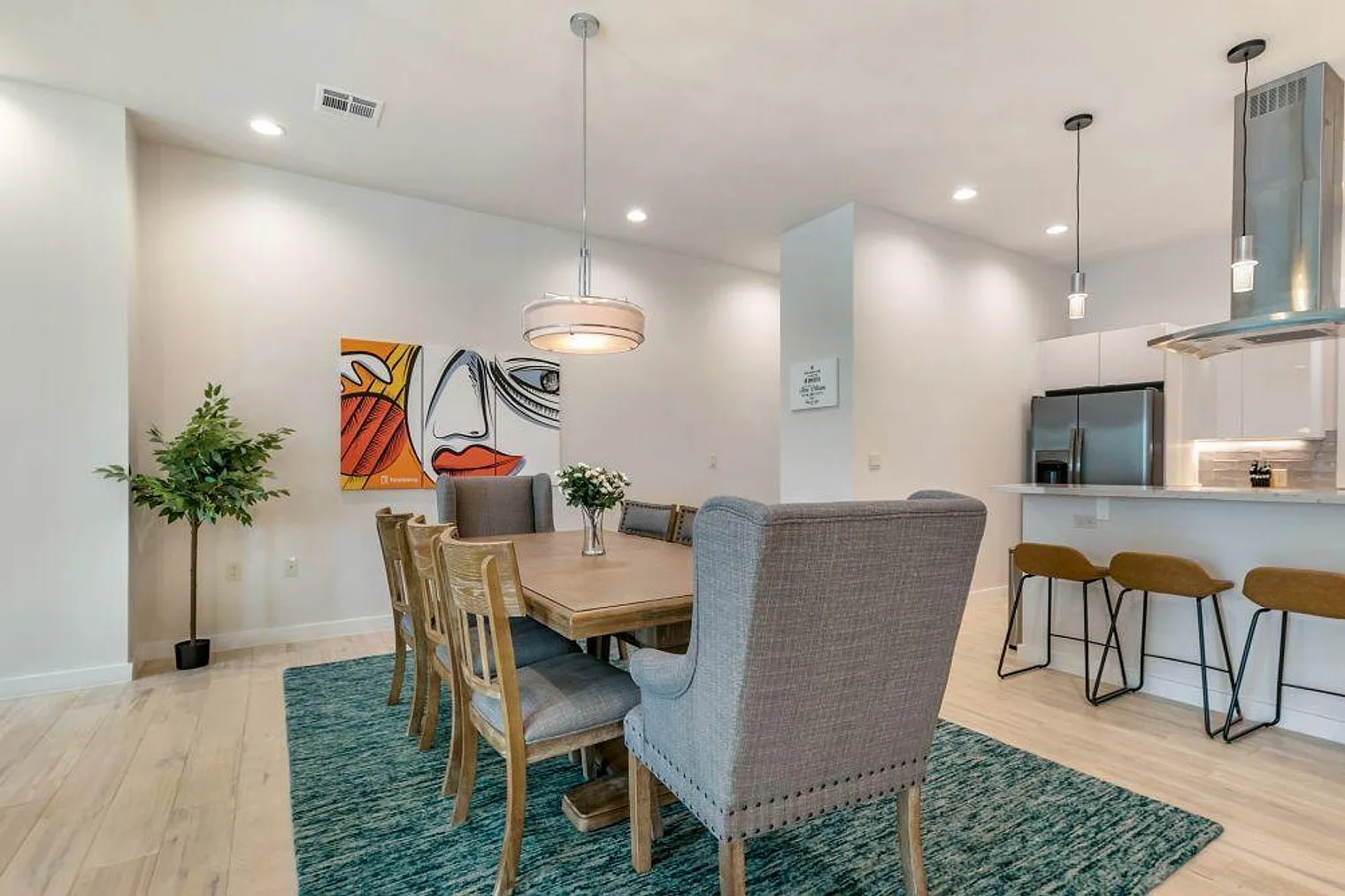 4 bed, 3.0 bath, 2389 sqft, $10,000 — Photo 4