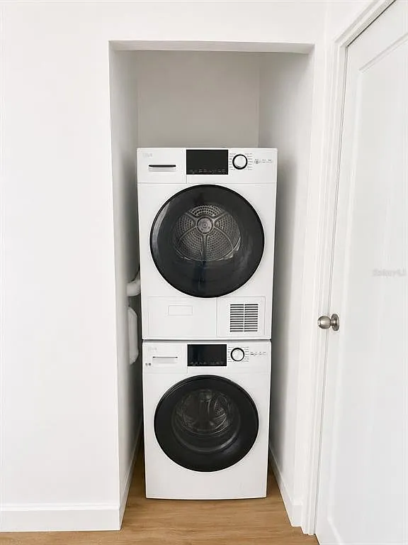 3 bed, 1.0 bath, 1076 sqft, $1,200 — Photo 4