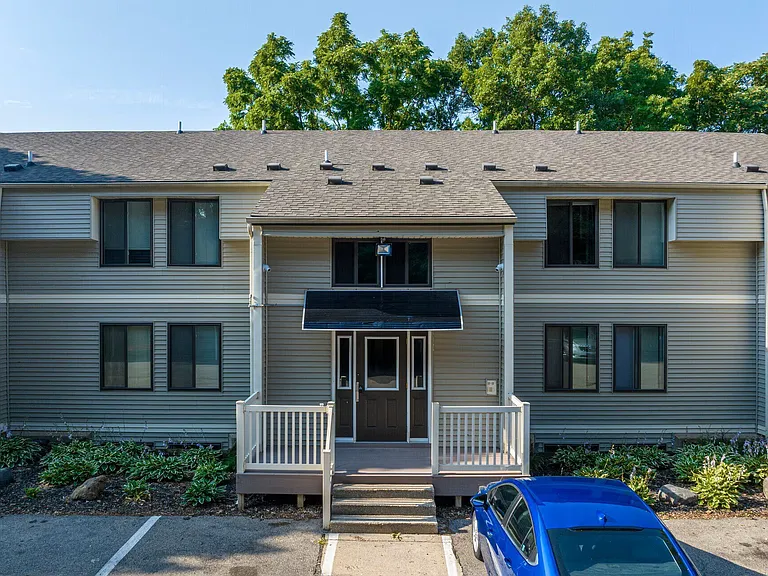 Southview Apartments — Photo 15