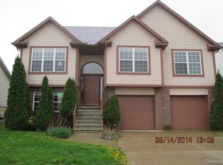 25291 Warren Dr #108, Brownstown, MI 48134