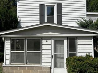 214 E 23rd Ave, Coal Valley, IL 61240