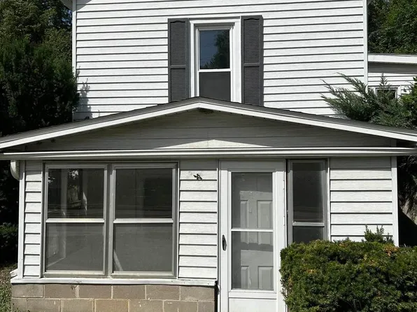 214 E 23rd Ave, Coal Valley, IL 61240