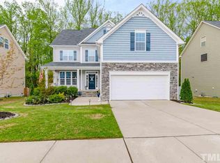 569 Crimson Oak Ln, Fuquay Varina, NC 27526