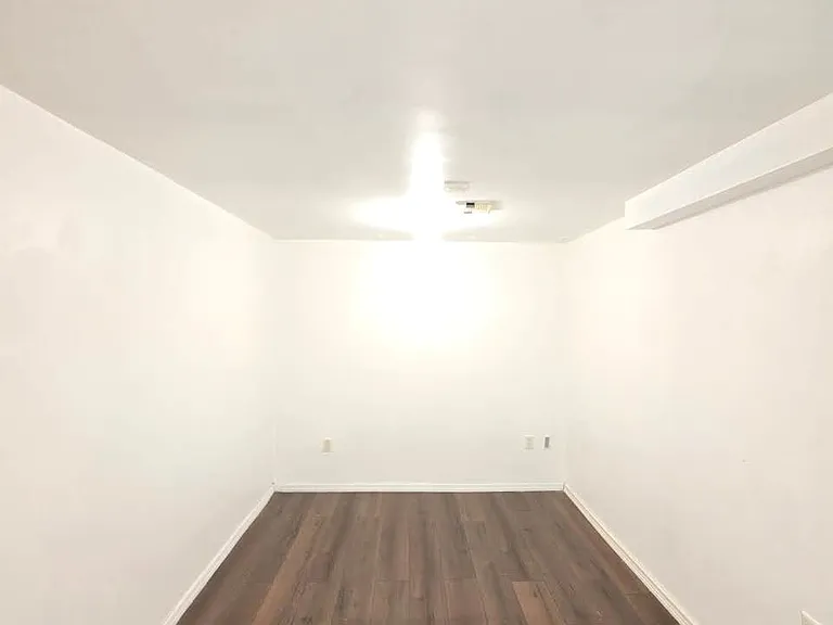 11 Rochelle Pl — Photo 22