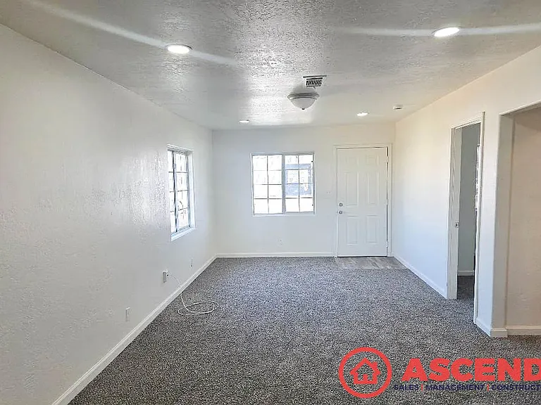 529 Main St — Photo 2