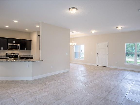 3rd image of 203 Maple Dr