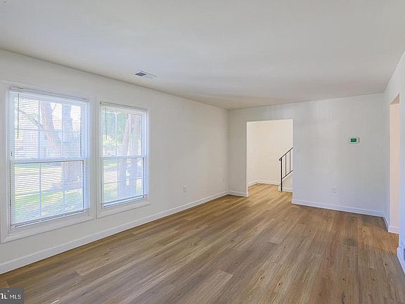 4th image of 1327 FARRARA DRIVE