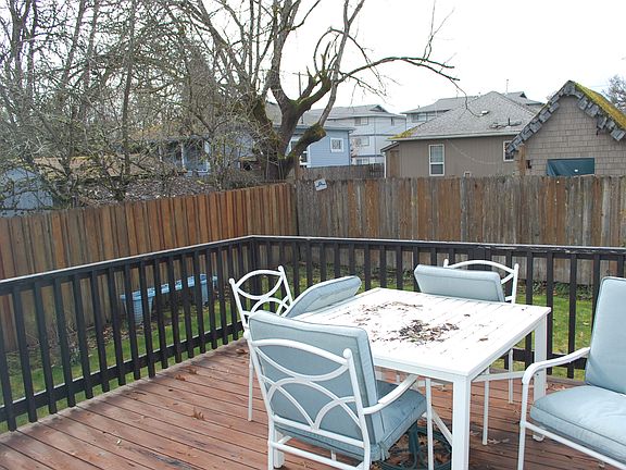 5th image of 724 SW 10th St