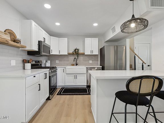 4th image of 1239 E EL CAMINO Drive