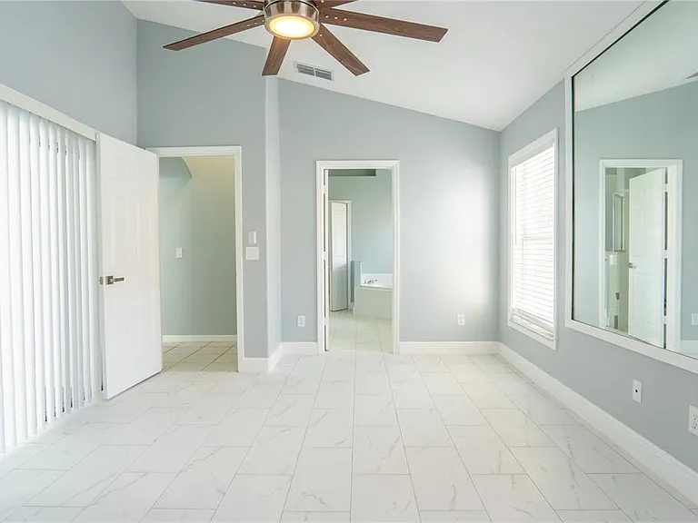 136 Seneca Point Trl — Photo 6