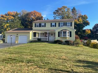 23 Oak Hollow Rd, Branford, CT 06405