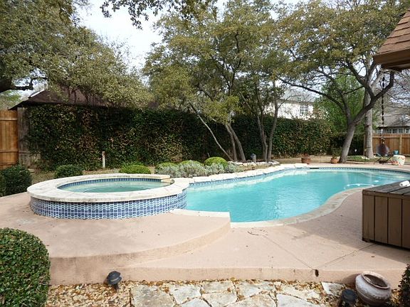3rd image of 600 Oaklands Dr