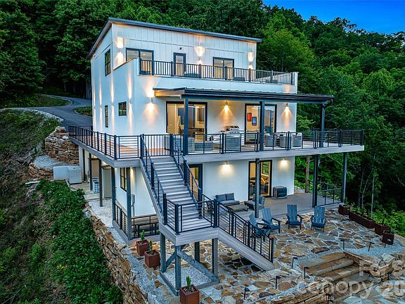 3rd image of 840 Fontana Trace Dr