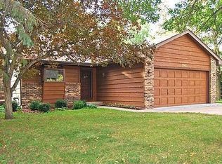 5860 Fernwood St, Shoreview, MN 55126