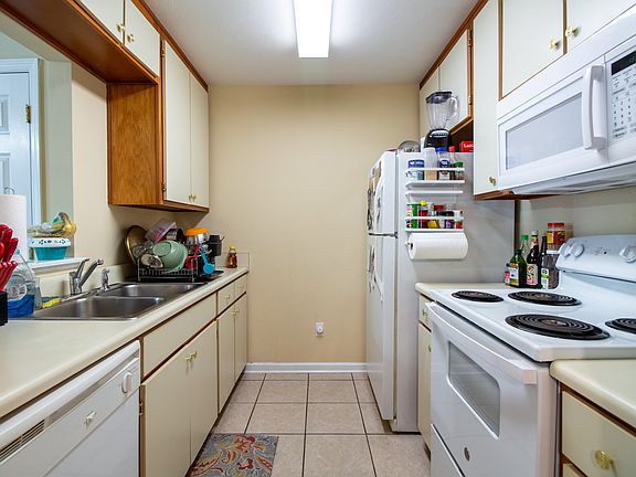 5th image of 1374 Castelnau Ct