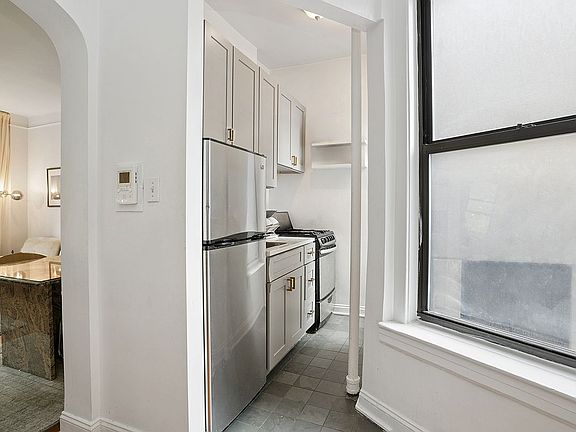 3rd image of 317 E 18th St APT 4A