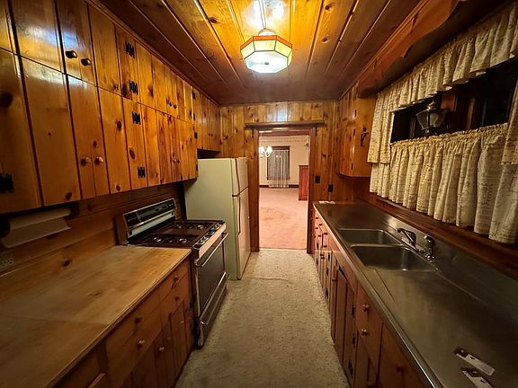 3rd image of 303 S 19th St