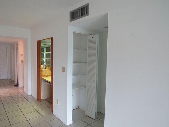 2nd image of 16091 Blatt Blvd