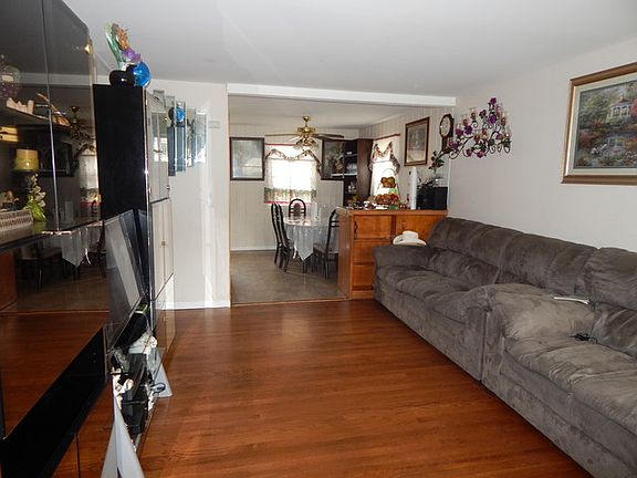 3rd image of 135 W Brown St