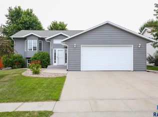 712 S 6th Ave, Brandon, SD 57005