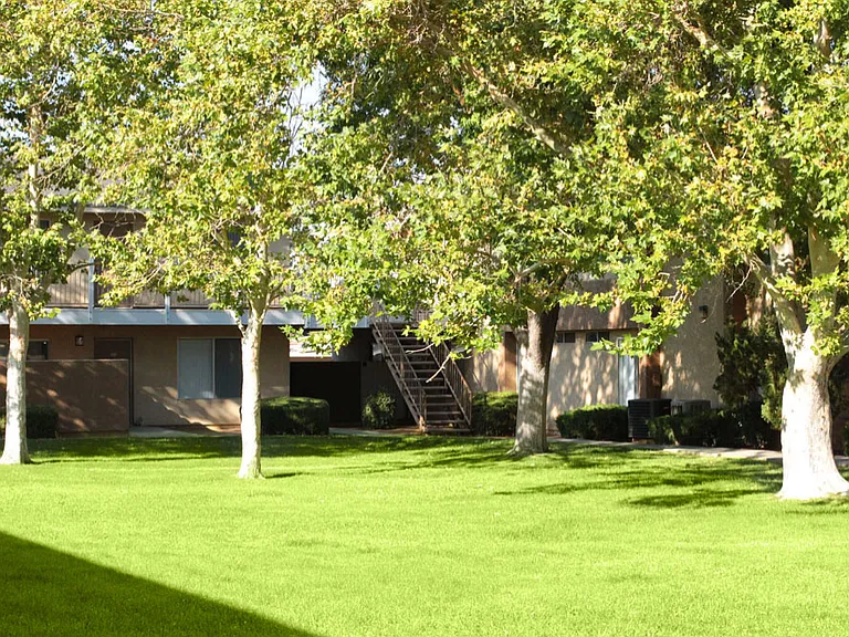 Hesperia Regency Apartments — Photo 15