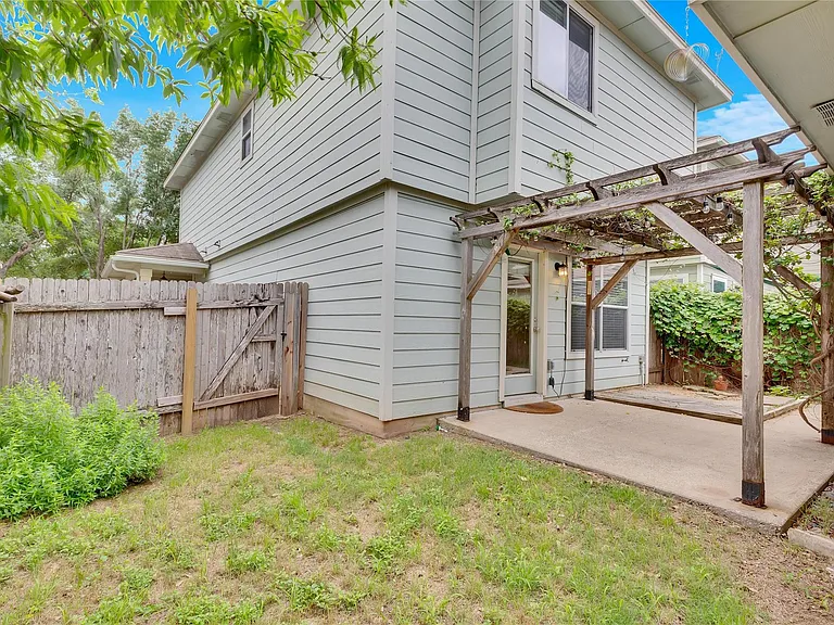 2212 Melissa Oaks Ln — Photo 33