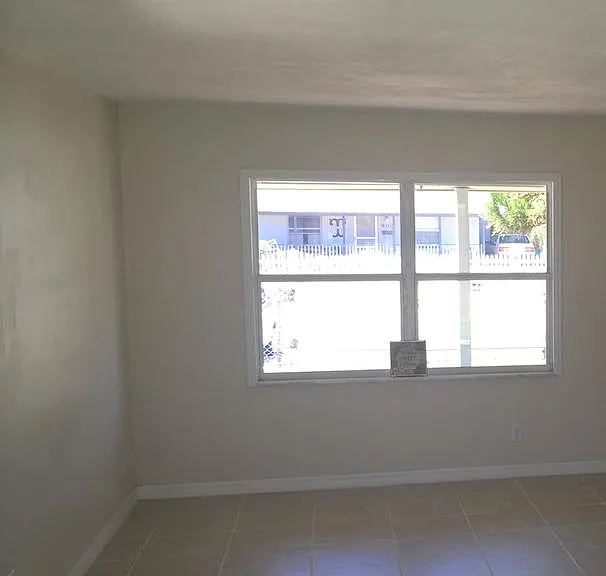 901 Lockhart St — Photo 4