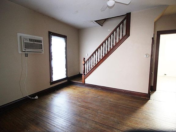 4th image of 520 Ash St