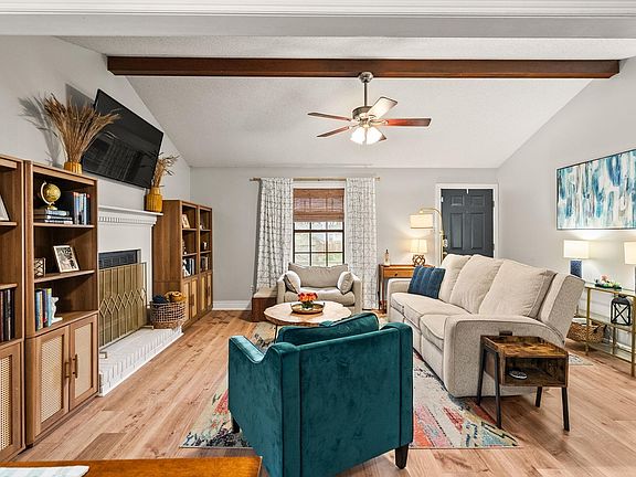 5th image of 2 Cedar Ridge Ct