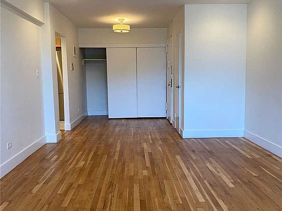 4th image of 14935 Northern Blvd