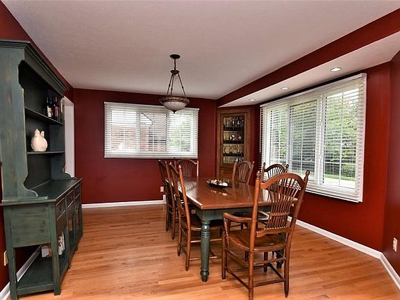 3rd image of 3410 Meadowbrook Blvd