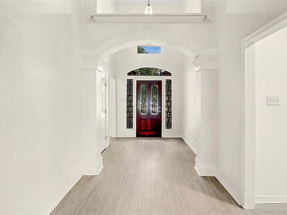 4th image of 1010 Mockingbird Ln