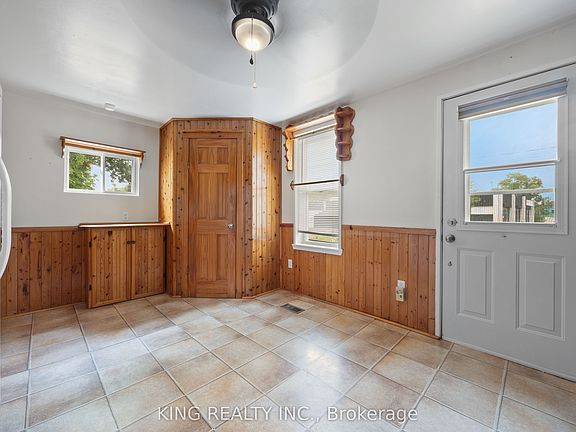 4th image of 221 Samuelson St