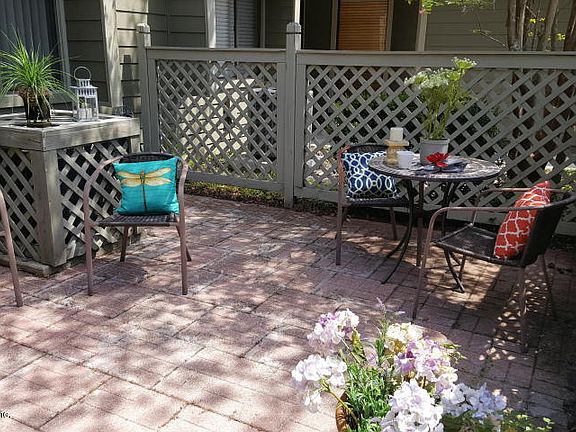 2nd image of 7610 Baymeadows Cir W APT 302