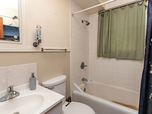 5th image of 810 Hastings Ave #A