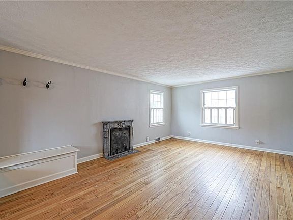 5th image of 27 E Westfield Blvd