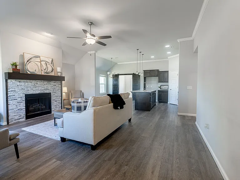 15708 Vermillion Dr — Photo 10