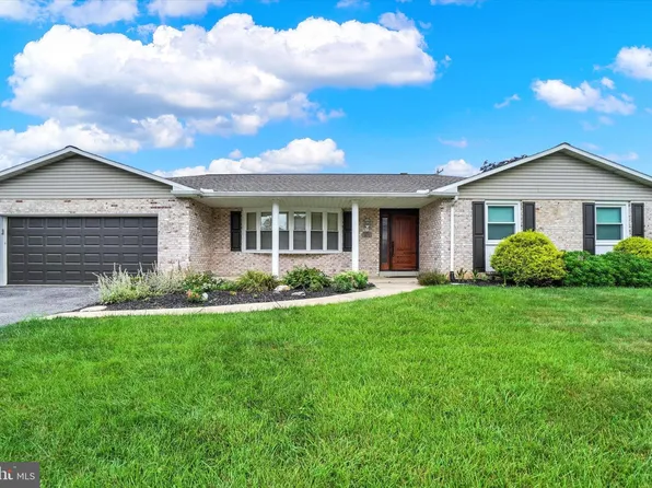 471 Hunting Park Ln, York, PA 17402