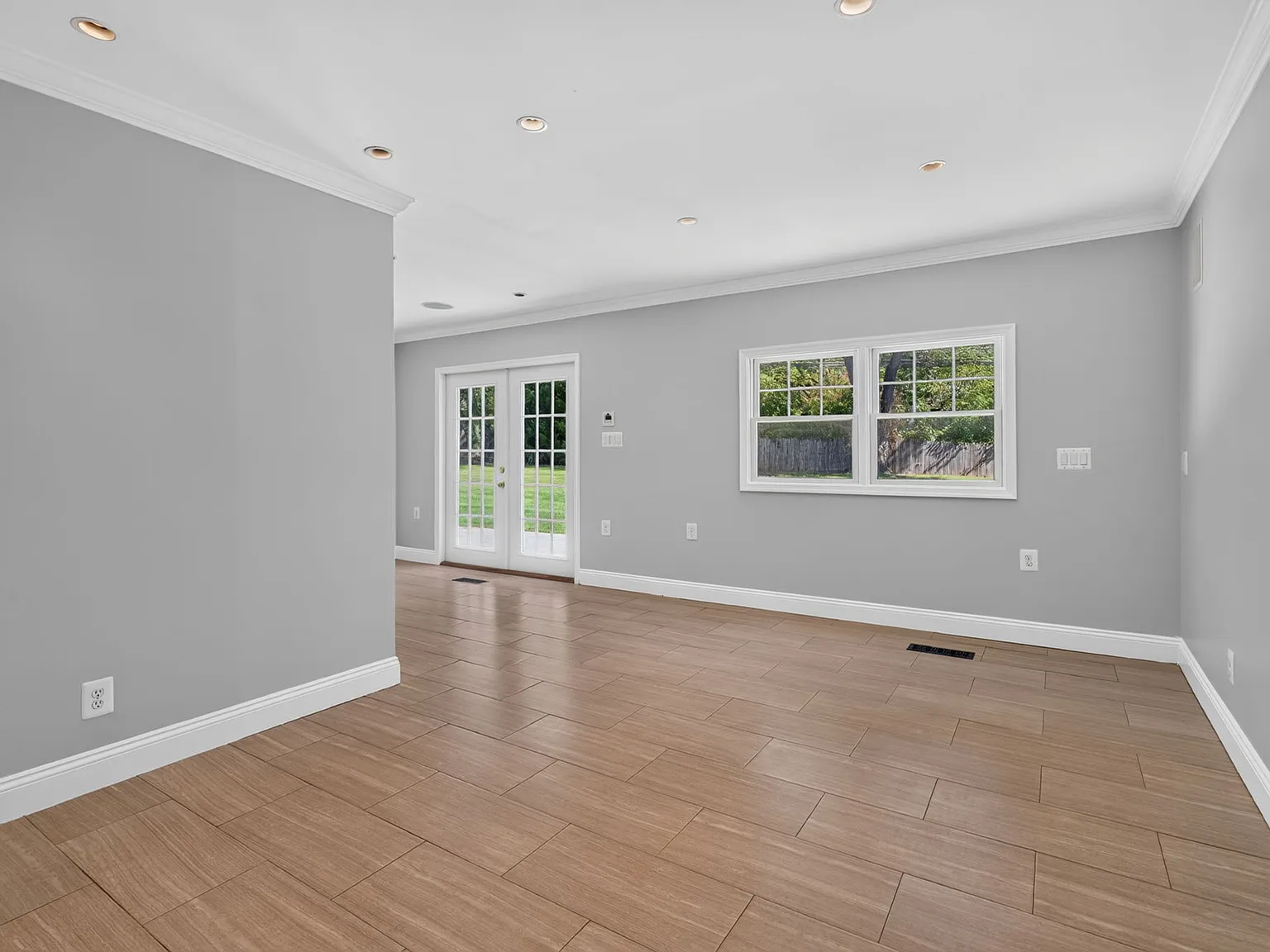 5 bed, 2536 sqft, $4,795 — Photo 4